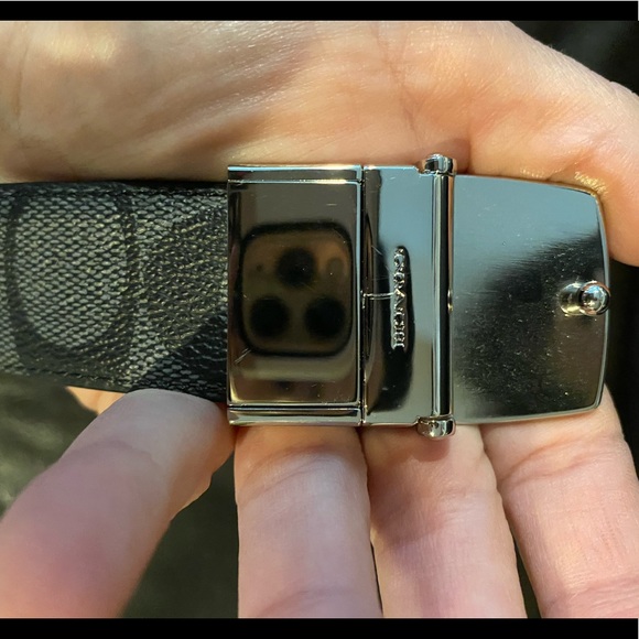 Coach Reversible Signature Belt - Picture 5 of 6